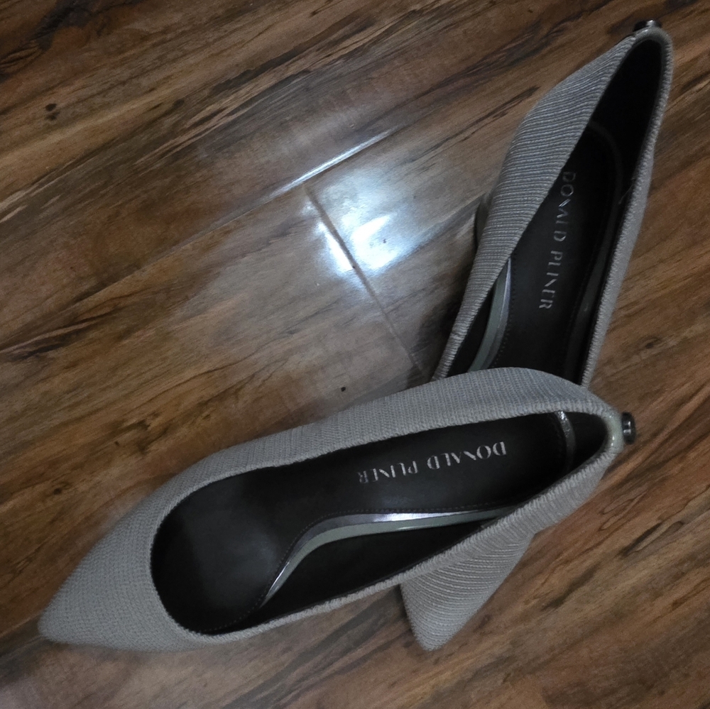 Women's Donald Pliner Suzette Pump In Light Taupe. Never Worn. Size 9.5 - Picture 10 of 10